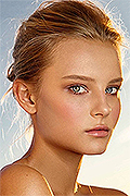 model Moskalenko Paula   
Year of birth 2001   
Height: 173   
Eyes color: green   
Hair color: light brown